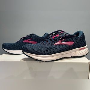 Womens Brooks Revel 3 Running, Size 7.5